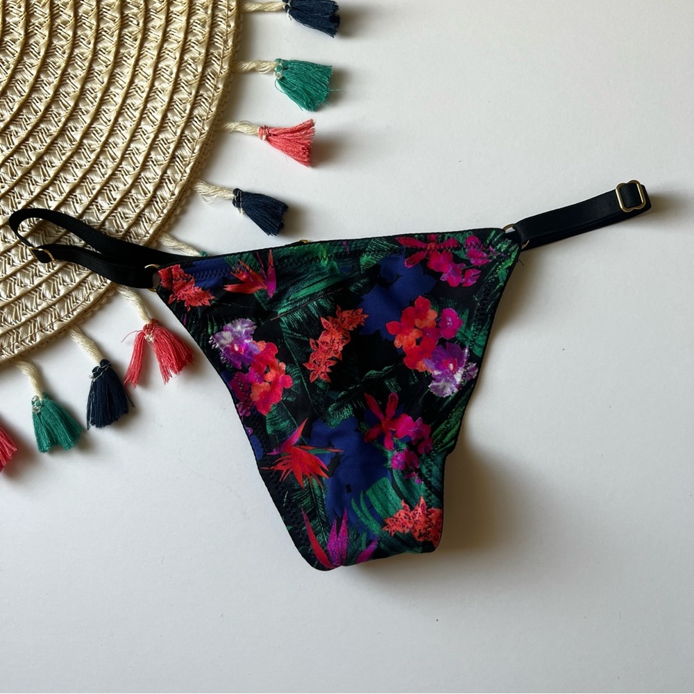 Victoria's Secret Very Sexy Fishnet Lace V-String Panty Moonlit Tropic S NEW